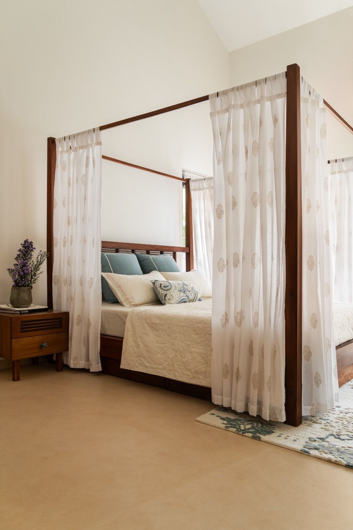 Mahogany Wood Canopy Bed – Queen Size